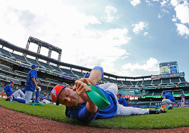 lucas-duda-stretching.jpg